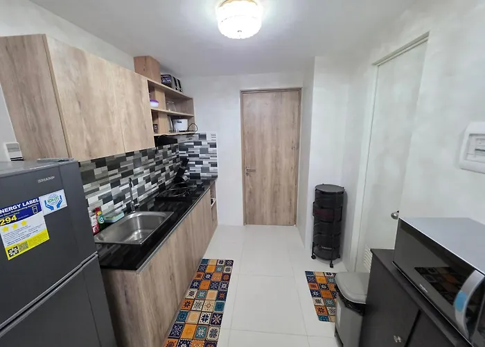 Апарт-отель Jearl Cozy And Homey Penthouse With Balcony At Primeworld District Mactan Tower P Мактан
